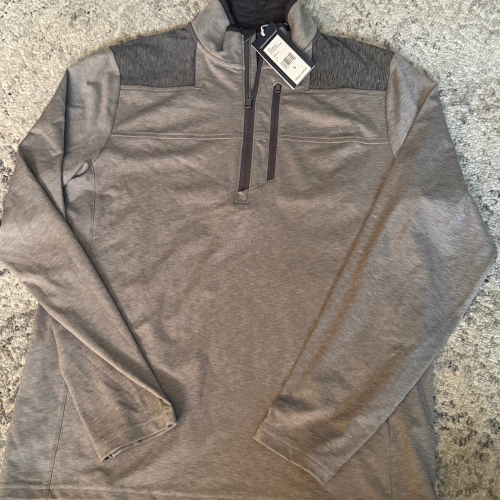 *NWT* Men’s Vineyard Vine performance long sleeve half zip- size small